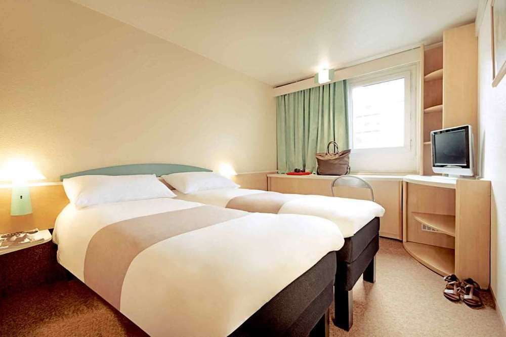 Ibis Dieppe Le Val Druel Room photo