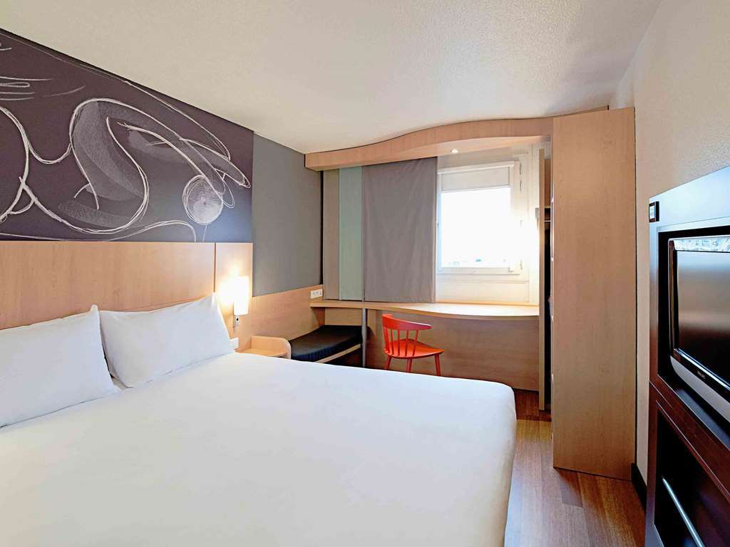 Ibis Dieppe Le Val Druel Room photo
