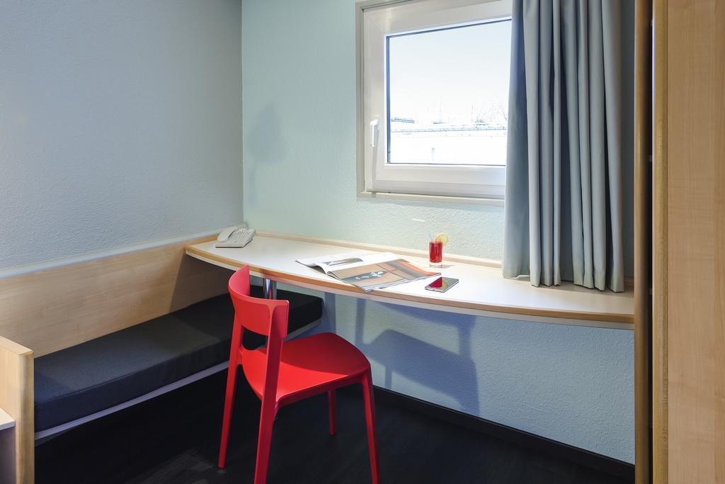 Ibis Dieppe Le Val Druel Exterior photo