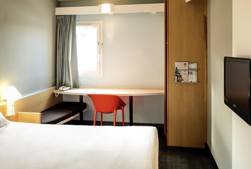 Ibis Dieppe Le Val Druel Exterior photo